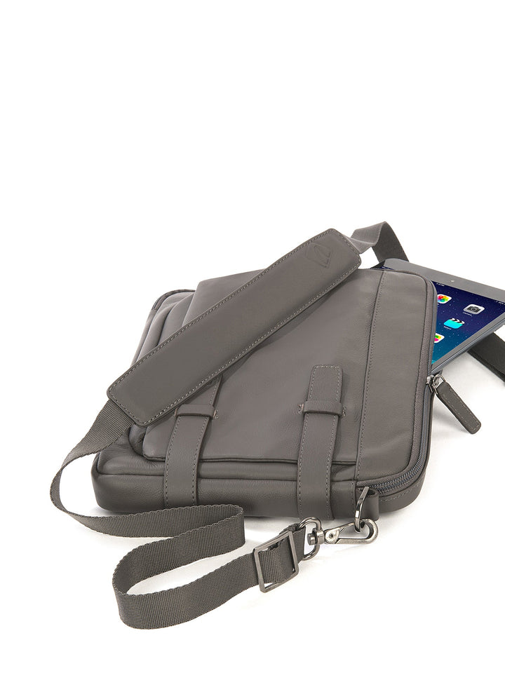 Borsa a tracolla unisex In Vera pelle Made in Italy 27x22x5,5 cm-2
